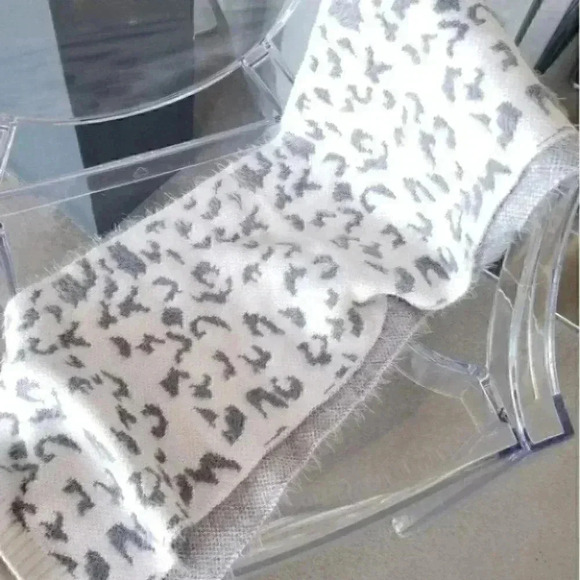 So Soft Animal Print Scarf - Picture 3 of 4